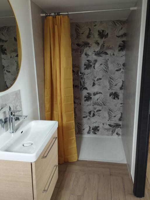 Apartamento La Rose Du Bel Homme Rocroi Exterior foto